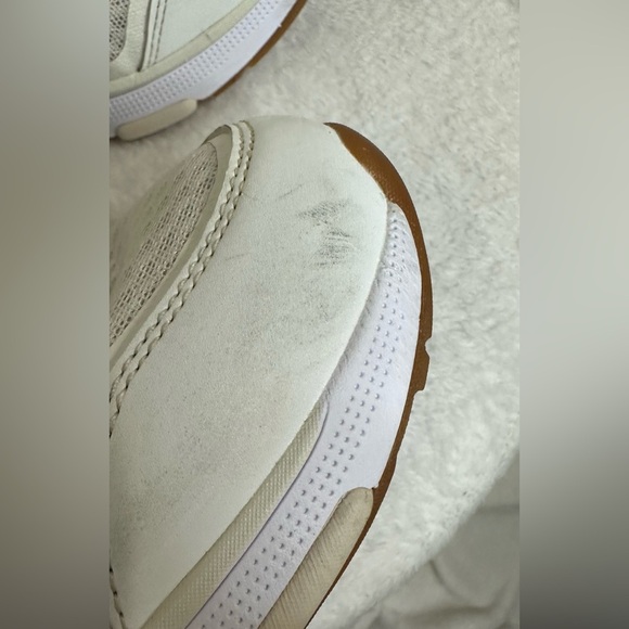 Vionic Women’s Walk Strider White and Cream walking Shoes with Mesh Support - Picture 9 of 14